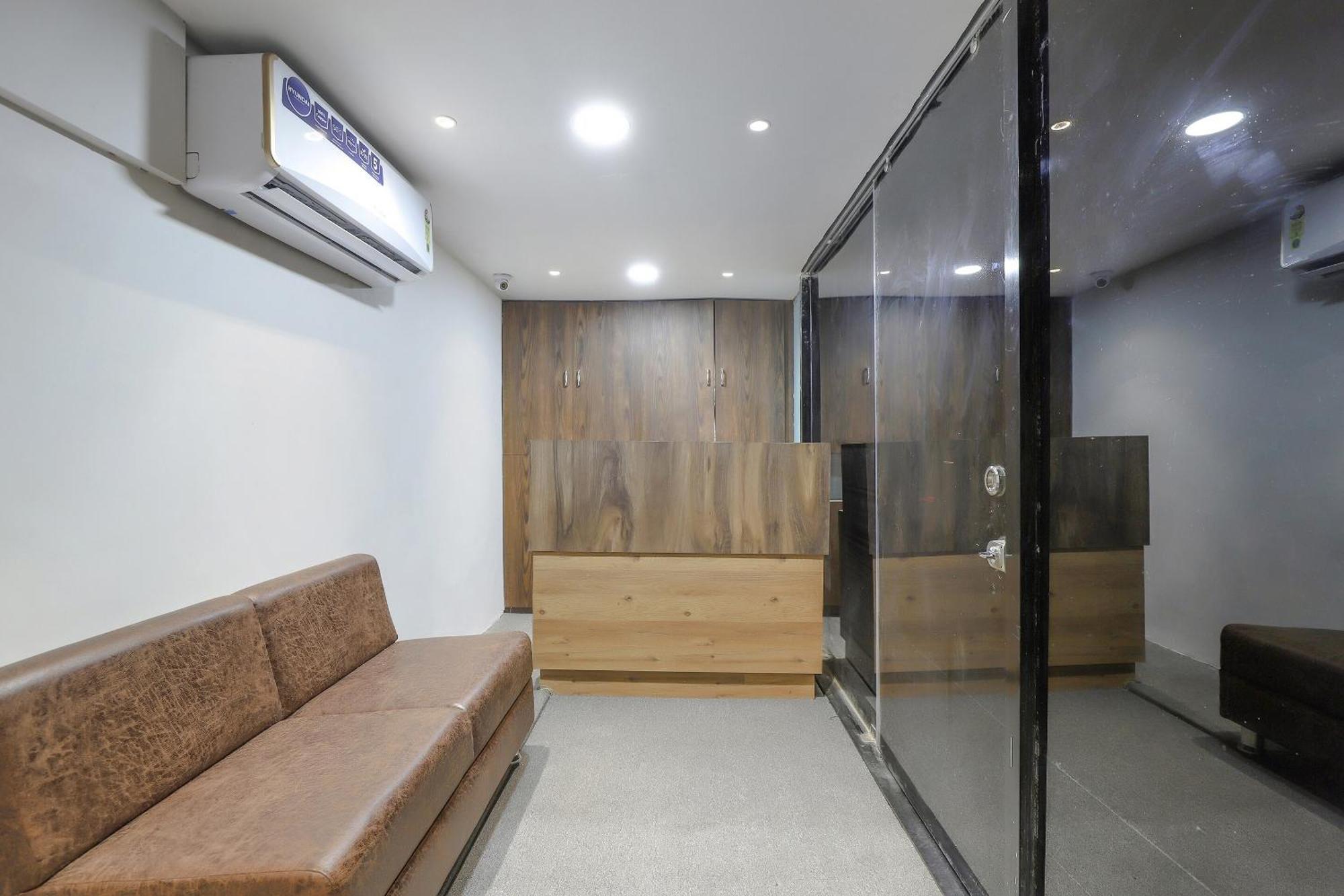 Oyo Hotel Shree Niwas Ahmedabad Exterior photo