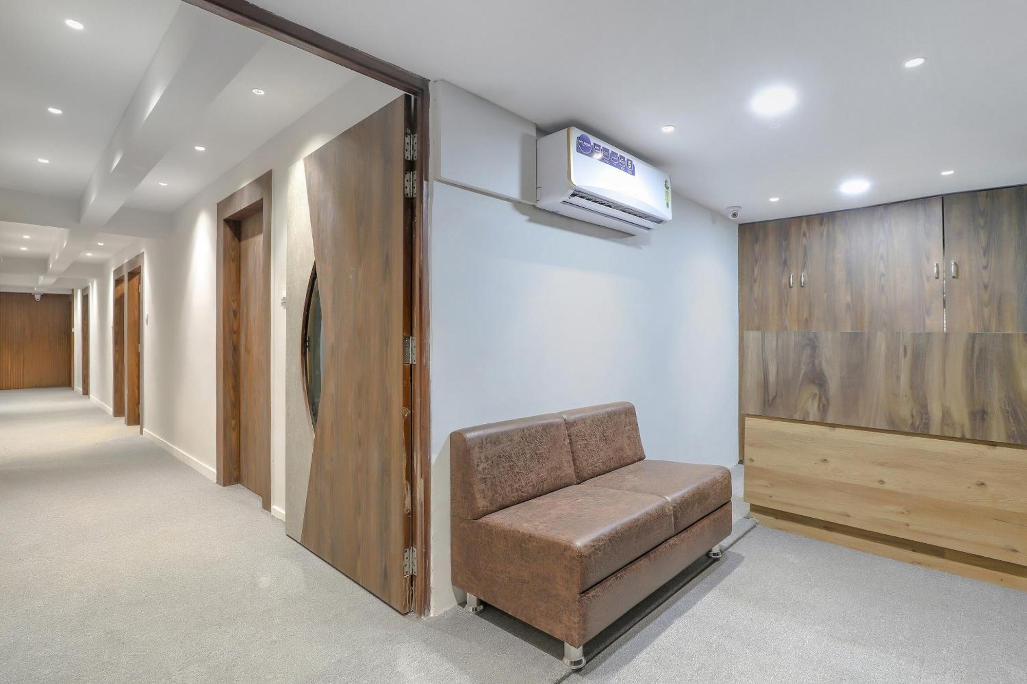 Oyo Hotel Shree Niwas Ahmedabad Exterior photo